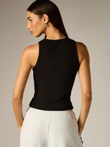 AiiRZ Ribbed Crop Tank Top With Logo Patch Detail Sleeveless Crew Neck Fitted Summer Essential Style - Black - View 2