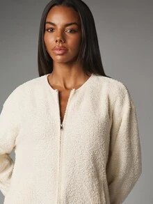 MISSGUIDED Jaket Bomber Boucle dengan Resleting, Manset Bergaris, dan Kerah Berlekuk, Potongan Longgar, Lengan Panjang, Atasan Rajut Nyaman, Pakaian Penting untuk Musim Gugur dan Musim Dingin - Khaki - View 5