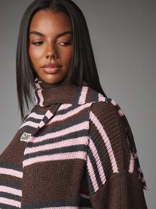 MISSGUIDED كنزة صوفية رياضية مخططة بياقة عالية فضفاضة سميكة الحياكة بأكمام طويلة وتفاصيل وشاح للخريف والشتاء - متعدد الألوان - مشاهدة 5