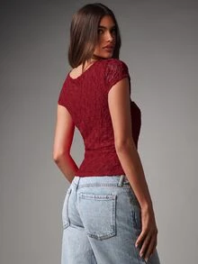 MISSGUIDED Spetsig crop top med twist-urringning och korta ärmar - figursydd blomspets topp för fest och utekväll - Bourgogne - Visa 5