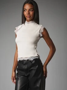 MISSGUIDED Elegant Lace Trim Crop Top With High Neck Cap Sleeve And Delicate Floral Lace Detailing At Neckline Hem And Shoulders - White - View 5