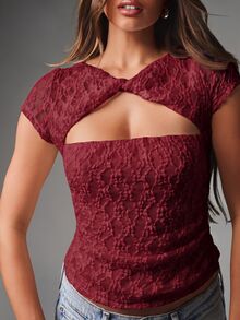 MISSGUIDED Spetsig crop top med twist-urringning och korta ärmar - figursydd blomspets topp för fest och utekväll - Bourgogne - Visa 2