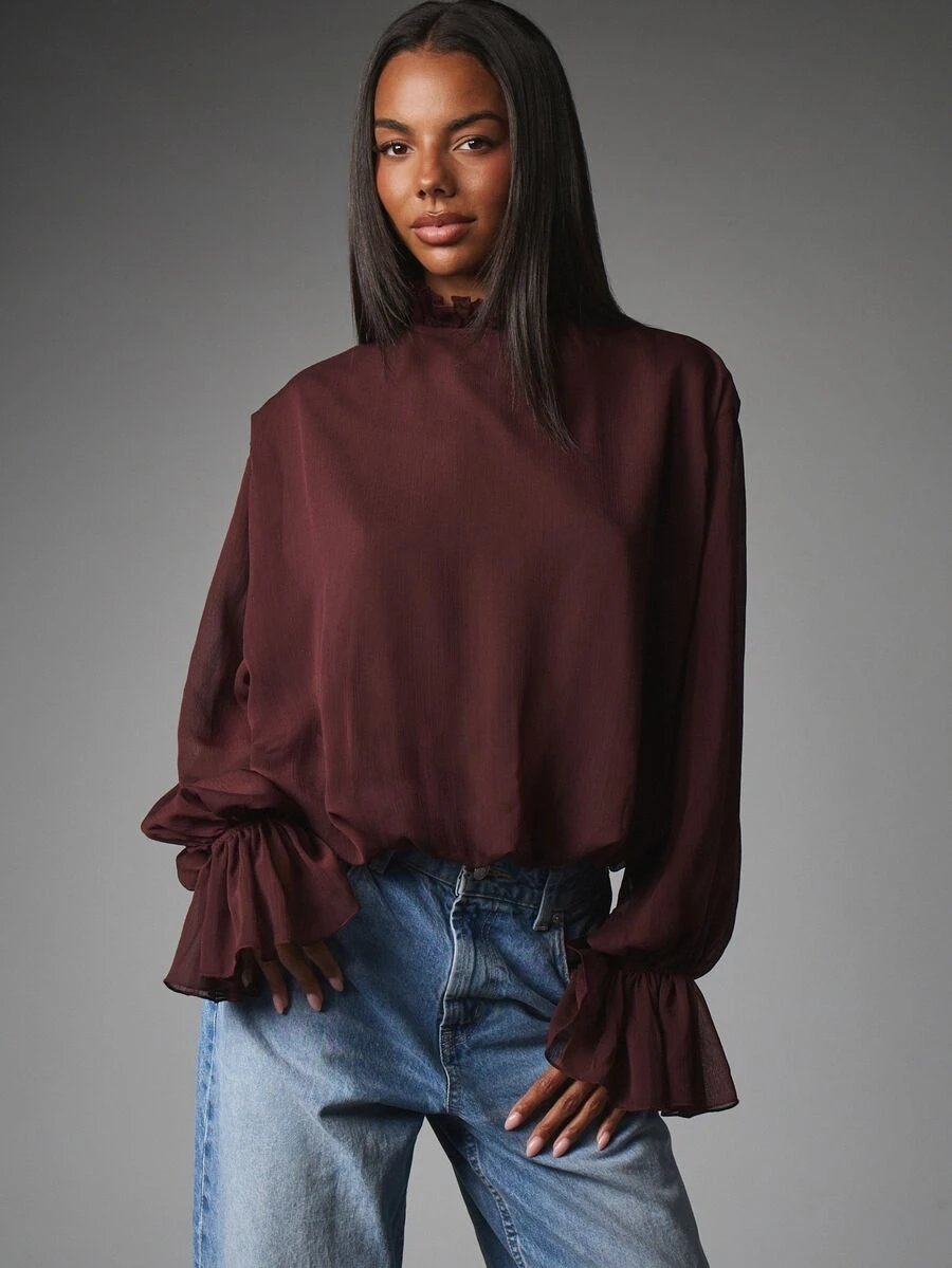 MISSGUIDED ملابس علوية شيفون أنيقة بياقة عالية مع أكمام بالون فضفاضة وأساور مكشكشة متعددة الطبقات وإغلاق بأزرار من الخلف، توب للحفلات لفصلي الخريف والشتاء - شوكولاته بني - مشاهدة 1