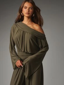 MISSGUIDED One Shoulder Draped Blouse With Bell Sleeves And Ruched Waist Detail In Fluid Stretch Knit Fabric Perfect For Fall Winter Evenings - Green - View 5