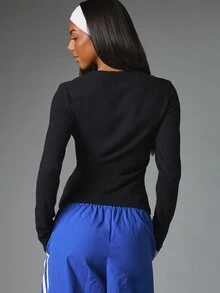 MISSGUIDED Sport Ath Archive Chest Print Crew Neck Long Sleeve Slim Fit Crop Top Perfect For Fall Winter Casual Everyday Wear - Black - View 2