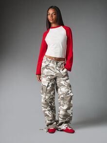 MISSGUIDED Crop Raglan Long Sleeve Baseball T-Shirt Color Block Crew Neck Fitted Crop Top Spring Casual Everyday Streetwear Style - Multicolor - View 3