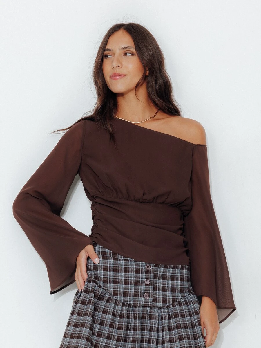 Pimkie Edition Atasan Wanita Kasual Warna Polos dengan Leher Asimetris dan Lengan Lonceng - Coffee Brown - View 1