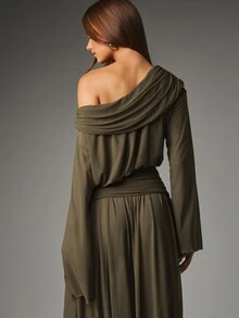 MISSGUIDED One Shoulder Draped Blouse With Bell Sleeves And Ruched Waist Detail In Fluid Stretch Knit Fabric Perfect For Fall Winter Evenings - Green - View 3