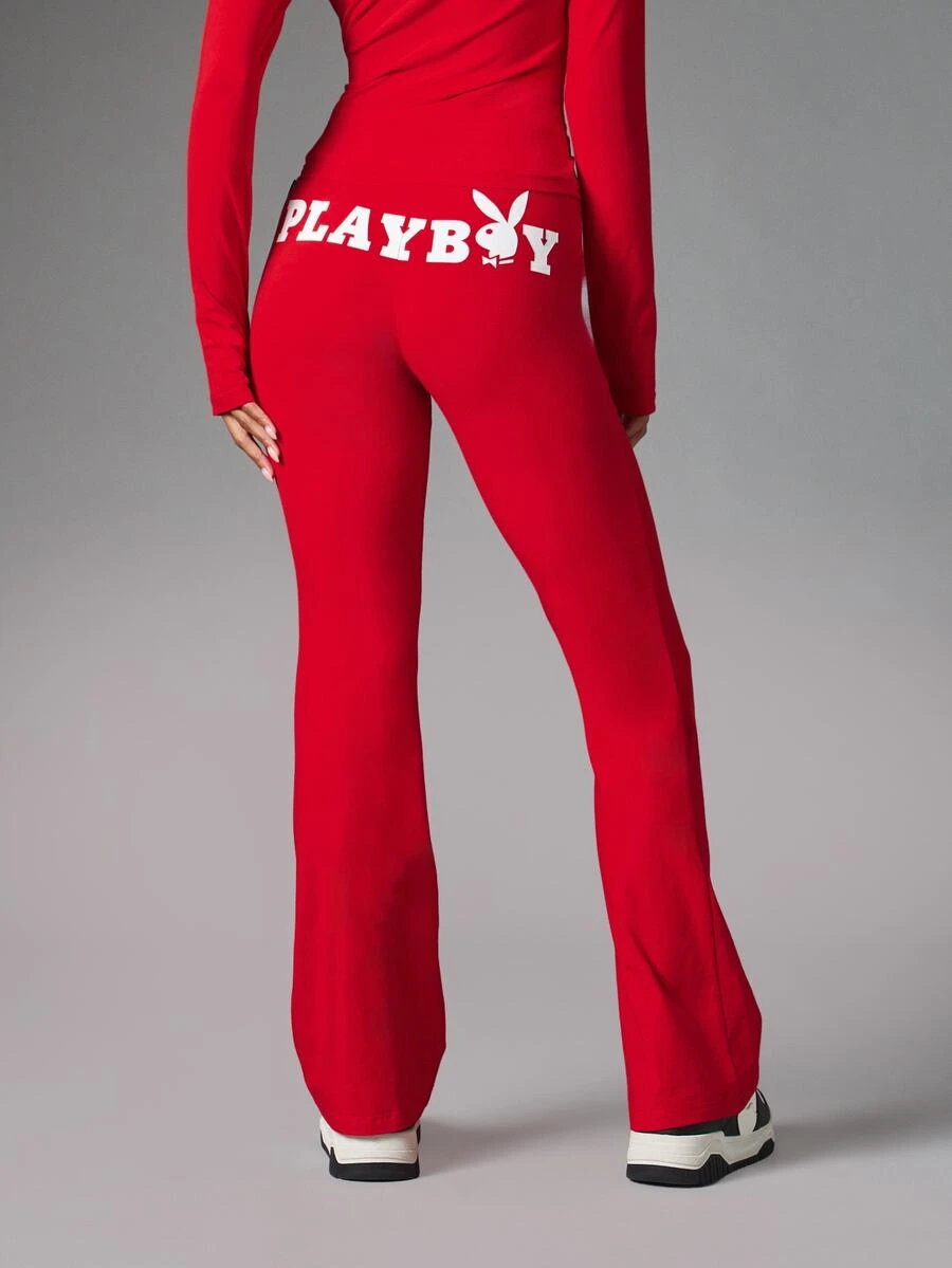 Missguided x Playboy بنطلون ليقنز بخصر عالي وساق واسعة مع شعار أرنب وطبعة تفاصيل المؤخرة بطول كامل وقصة مطاطية مناسب لحفلات العطلات - الأحمر - مشاهدة 1