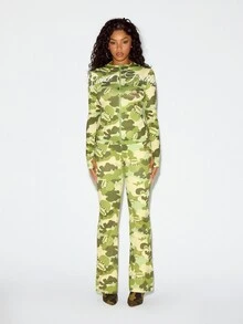 SUMWON X PAUL FRANK SUMWON WOMEN Camo Print High Rise Flared Leggings With Script Logo On Back Bum And All Over Character Print - Multicolor - View 3