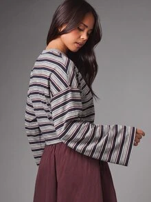 MISSGUIDED Striped Long Sleeve Crop Top With Ribbed Crew Neck And Small Logo Patch Retro Varsity Style For Fall Winter Casual Everyday Wear - Grey - View 3