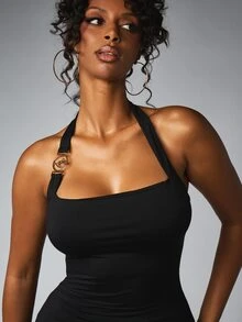 BABYPHAT جمبسوت قصير بدون أكمام بياقة هالتر، ضيق جداً، قطعة واحدة، مع تفاصيل معدنية ذهبية، بطول الركبة، يونيتارد صيفي للحفلات - الأسود - مشاهدة 5