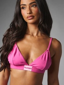 Missguided x Playboy طقم ملابس داخلية من قطعتين: حمالة صدر مثلثية وسروال داخلي مع تفاصيل رقعة الشعار وأحزمة قابلة للتعديل وإغلاق خلفي بخطاف وعين - وردي - مشاهدة 5