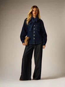 AiiRZ Kemeja Denim Warna Gelap dengan Detail Dasi Kupu-kupu di Leher, Lengan Panjang Mengembang, Saku Dada, Penutup Kancing Jepret, Potongan Longgar untuk Musim Gugur dan Musim Dingin. - Dark Wash - View 4
