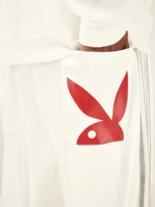 PLAYBOY X SUMWON Celana Track Kaki Lebar dengan Logo Kelinci, Detail Garis Samping, dan Potongan Longgar untuk Pemakaian Kasual Sehari-hari - Putih - View 5