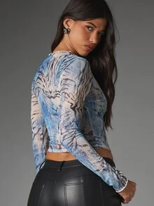 MISSGUIDED ملابس علوية شبكية قصيرة بأكمام طويلة مع طباعة حيوانات مختلطة من النمر والحمار الوحشي، ياقة دائرية، ضيقة وشفافة، أسلوب مهرجان صيفي - متعدد الألوان - مشاهدة 2