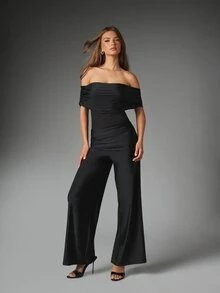 MISSGUIDED Jumpsuit panjang model off-shoulder dengan potongan kaki lebar, bagian dada berkerut, dan garis leher berlipit elegan untuk acara malam dan pesta. - Hitam - View 1