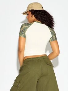 SUMWON WOMEN Cream Raglan Crop T-Shirt With Camouflage Short Sleeves And Bold Chest Logo Print Street Style Top - Multicolor - View 2