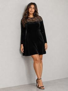 ELLERISSA Plus Size Black Round Neck Long Sleeve Lace Yoke Velvet Shift Mini Dress - Black - View 5