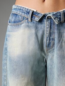 MISSGUIDED Baggy Wide Leg Low Rise Jeans With V-Shape Waistband And Vintage Faded Wash For Everyday Streetwear - Medium Wash - View 4