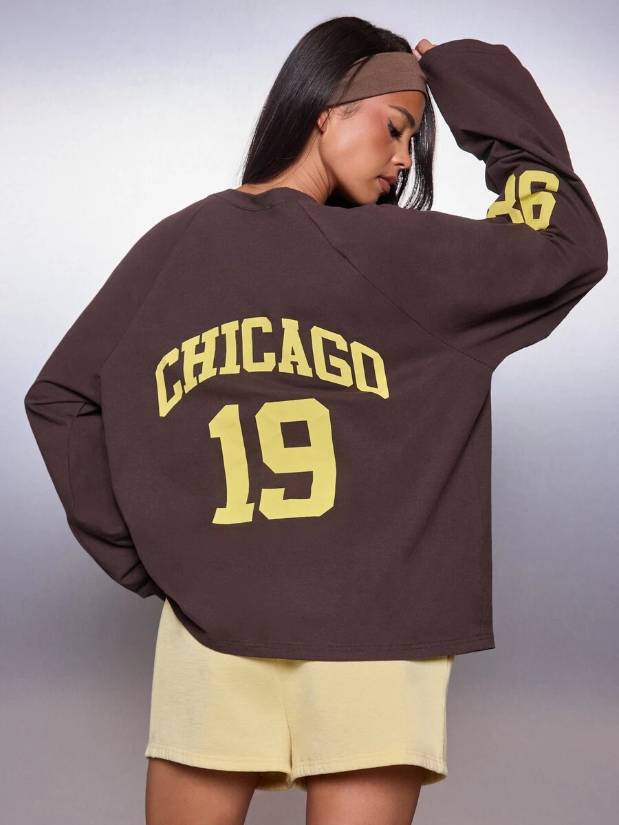 MISSGUIDED Oversized Long Sleeve Crew Neck Tee With Chicago 19 Varsity Back Graphic Print And Number Sleeve Detail Casual Streetwear Top - Brown - View 1