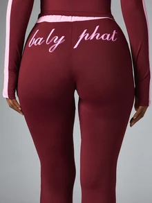 BABYPHAT Quần legging ống loe cạp cao với mảng phối màu hồng ở hai bên và in chữ logo ở mặt sau - Màu Đỏ Sâu - Xem 6