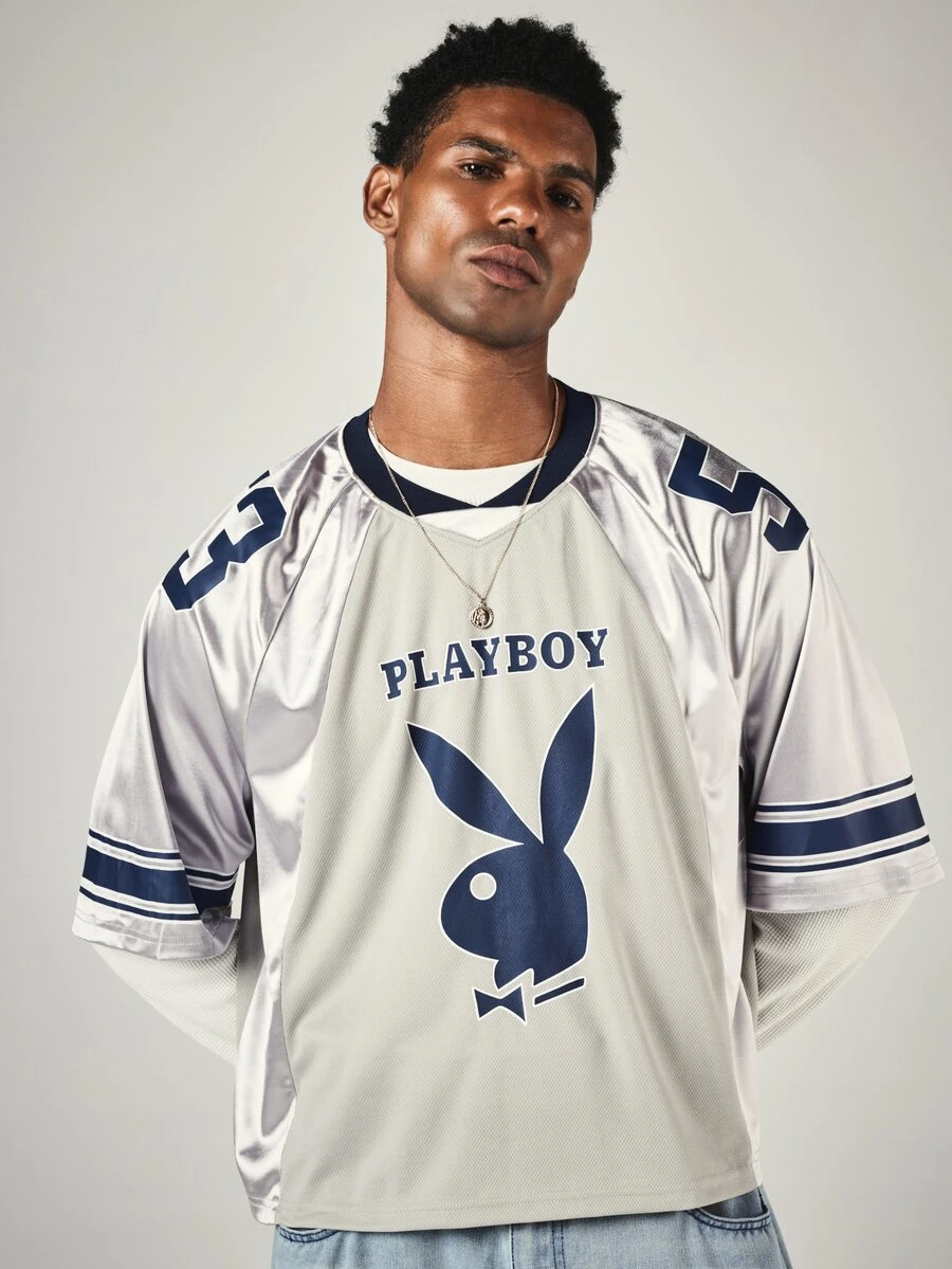PLAYBOY X SUMWON Atasan Jersey Sepak Bola Oversized Berkerah V dengan Motif Kelinci, Lengan Raglan Satin, dan Detail Manset Bergaris - Grey - View 1