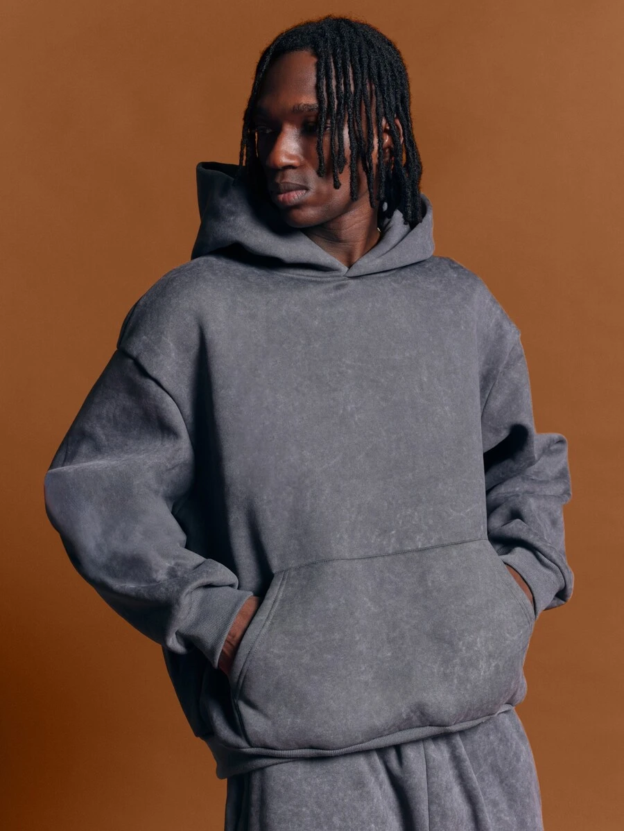 SUMWON Hoodie Pullover Ukuran Besar dengan Satu Saku Tengah, Bahan Fleece dengan Efek Asam yang Dicuci, Gaya Kasual Streetwear. - Dark Grey - View 1