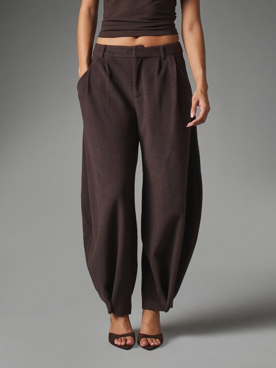 MISSGUIDED Barrel Leg Pleated Dress Pants In Wool Blend Fabric With Side Pockets Tapered Ankle And Cocoon Silhouette - Coffee Brown - View 1