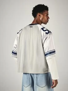 PLAYBOY X SUMWON Atasan Jersey Sepak Bola Oversized Berkerah V dengan Motif Kelinci, Lengan Raglan Satin, dan Detail Manset Bergaris - Grey - View 2