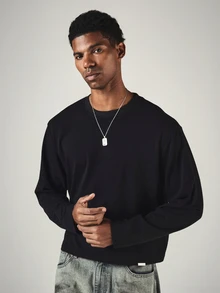 SUMWON Boxy Crop Long Sleeve Tee With Crew Neck And Bold Slogan Back Graphic In Distressed Text With Star Detail - Black - View 2