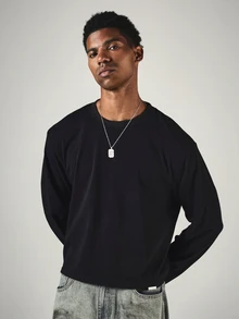 SUMWON Boxy Crop Long Sleeve Tee With Crew Neck And Bold Slogan Back Graphic In Distressed Text With Star Detail - Black - View 4