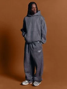 SUMWON Hoodie Pullover Ukuran Besar dengan Satu Saku Tengah, Bahan Fleece dengan Efek Asam yang Dicuci, Gaya Kasual Streetwear. - Dark Grey - View 3