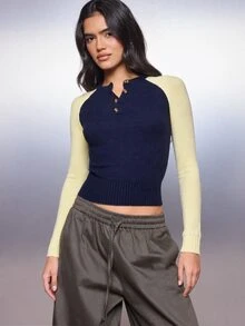 MISSGUIDED Crop Top Rajut Bergaris Warna Blok dengan Leher Henley Berlekuk, Lengan Panjang Raglan, dan Detail Kancing - MultiWarna - View 1