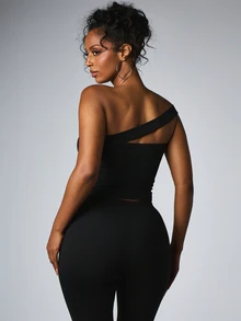 BABYPHAT ملابس علوية باندو قصيرة بكتف واحد مع فتحة جانبية وتفاصيل جرافيك نمر مرصعة بالراين ستون وقصة ضيقة أنيقة لعيد الميلاد - الأسود - مشاهدة 2
