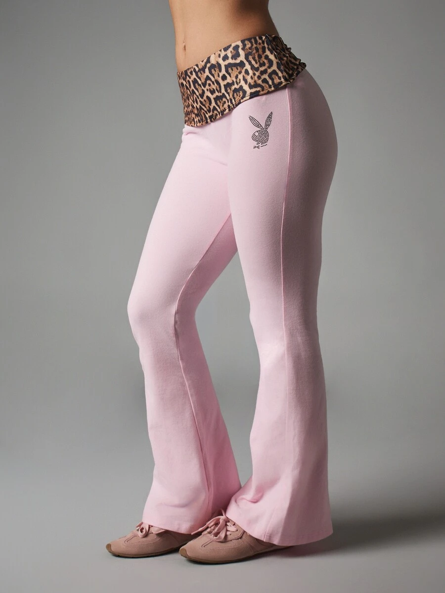 Missguided x Playboy Casual utsvängda långbyxor med kaninlogo i strass, leopardmönstrat nedvikt midjeband och låg midja - Multifärgad - Visa 1