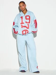 SUMWON WOMEN Quần nỉ ống rộng oversize với họa tiết số varsity rách phong cách và cạp chun dây rút - Màu xanh nhạt - Xem 4