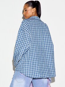 SUMWON WOMEN Áo sơ mi dáng dài oversize kẻ caro cài nút trước, cổ bẻ, in chữ viết tay nghiêng dọc, tay dài, phong cách streetwear - Nhiều màu - Xem 2