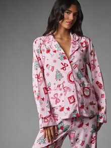 MISSGUIDED Christmas Print Button-Down Shirt And Wide-Leg Pant Pajama Co-Ord Set With Notched Collar And Side Pocket - Pink - View 3