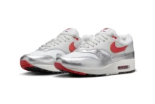 Giày thể thao nam Nike Air Max 1, nhẹ, êm ái, thoáng khí, đế dày, có logo, thân thiện với da, phối màu đa năng, phù hợp đi làm hàng ngày, tập gym, đi học, dạo phố, du lịch, nghỉ học, màu trắng HF7746-100 - Trắng/Đỏ Chile-Bạc ánh kim - Xem 2