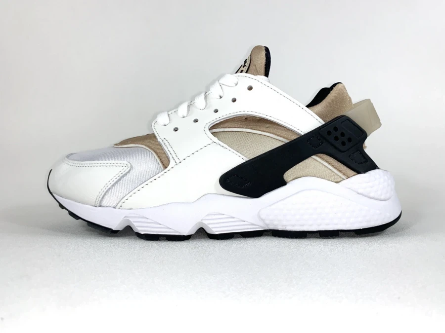 Nike Huarache 女款休闲鞋，轻盈缓震，透气舒适，厚底设计，饰有品牌标志，亲肤百搭，撞色拼接，适合日常穿着、健身通勤、下班后休闲旅行、约会等场合，黑色 DH4439-108 - 白色/黑色亞麻布流沙棕色 - 查看 1