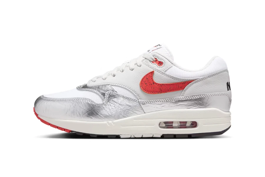 Giày thể thao nam Nike Air Max 1, nhẹ, êm ái, thoáng khí, đế dày, có logo, thân thiện với da, phối màu đa năng, phù hợp đi làm hàng ngày, tập gym, đi học, dạo phố, du lịch, nghỉ học, màu trắng HF7746-100 - Trắng/Đỏ Chile-Bạc ánh kim - Xem 1