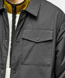 The North Face 教练夹克，NF0A8322KX7，（TNF 黑色/TNF 黑色）M 码 - 北黑/北黑 - 查看 2