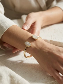 Kendra Scott Mạ vàng 14K trên chất liệu đồng thau. Kích thước: Dài 0,63 cm x Rộng 0,38 cm. Dây đeo có thể điều chỉnh. Chất liệu: Đá drusy ánh kim. Xin lưu ý: Do tính chất độc đáo của chất liệu, màu sắc thực tế có thể hơi khác so với hình ảnh minh họa. - Vàng - Xem 3