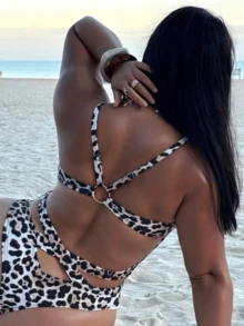 SHEIN Swim 大码女士时尚连体泳衣，圆领豹纹印花，露背圆形镂空设计，性感沙滩度假泳装 - 黑色 - 查看 2