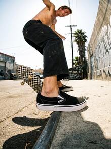 Vans 女士休闲一脚蹬鞋，轻便缓震，透气舒适，厚底设计，饰有品牌标志，亲肤百搭，撞色拼接，适合日常穿着、健身通勤、下班后休闲旅行、约会等场合，黑色 VN000EYEBLK - 黑色 - 查看 3