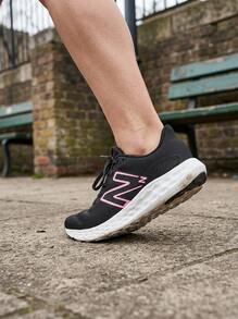 New Balance 女士休闲运动鞋 日常穿着 轻便透气 缓震加厚鞋底 撞色Logo 舒适健身步行旅行 黑色 W411RK3 - 黑白 - 查看 7