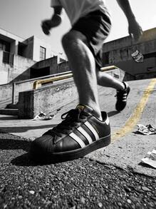 Adidas Superstar 女款休閒鞋 輕量緩震 透氣舒適 厚底 Logo 親膚 百搭 日常健身 通勤 下班休閒 旅遊約會 黑色 EG4959 - 黑色 - 查看 5
