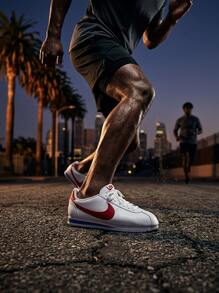 Nike Cortez Hi OG 男款運動鞋，輕量透氣緩震，日常休閒，白色，DM4044-108 - 白色/大學紅-大學藍 - 查看 5