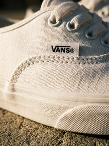 Vans 正品女士休闲鞋 轻便缓震透气舒适厚底logo亲肤百搭日常健身通勤下班休闲旅行约会 白色 VN000EE3WOO - 白色 - 查看 6